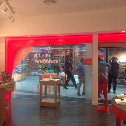 Tienda Vodafone Vodafone Castilleja de la Cuesta - CC Airesur